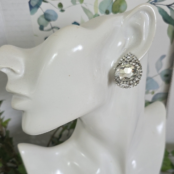 Silver Statement Glam Rhinestone Clip On Earrings - Picture 5 of 7
